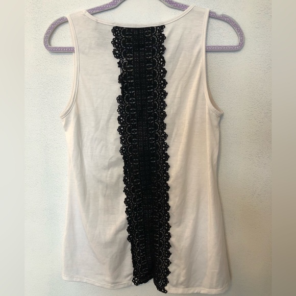 Tank top with a sparkly sugar skull. Size: S. Lovingly worn. - Picture 6 of 8
